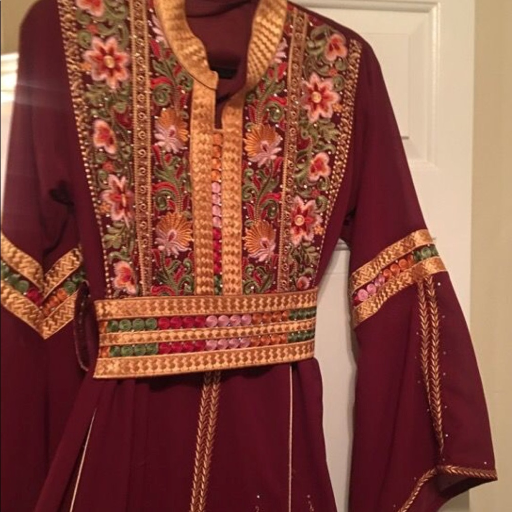 Arab Palestinian Jordanian dress thobe thoub